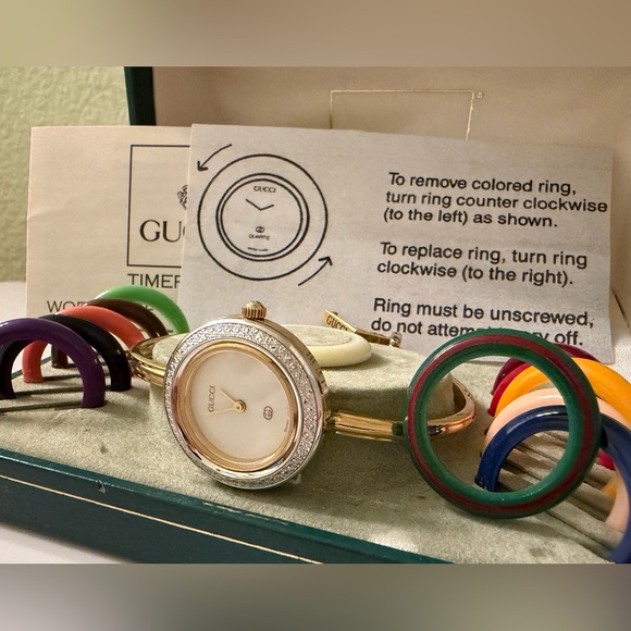 Vintage~Gucci Silver Diamond-Cut Bezel Bangle Bracelet Watch W/Box/Papers - Picture 3 of 16